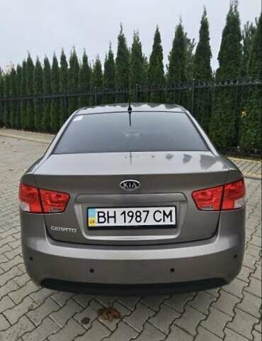 Серый Киа Черато, объемом двигателя 1.59 л и пробегом 117 тыс. км за 7777 $, фото 5 на Automoto.ua
