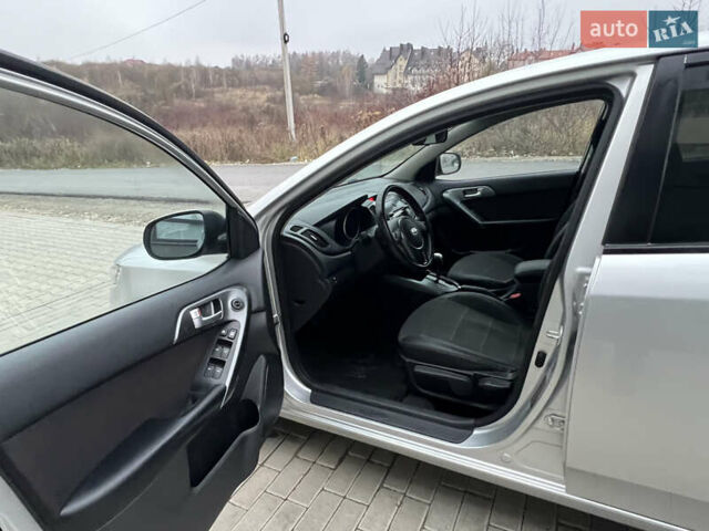 Серый Киа Черато, объемом двигателя 1.6 л и пробегом 188 тыс. км за 6999 $, фото 28 на Automoto.ua