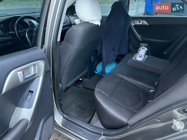 Серый Киа Черато, объемом двигателя 2 л и пробегом 177 тыс. км за 6000 $, фото 6 на Automoto.ua