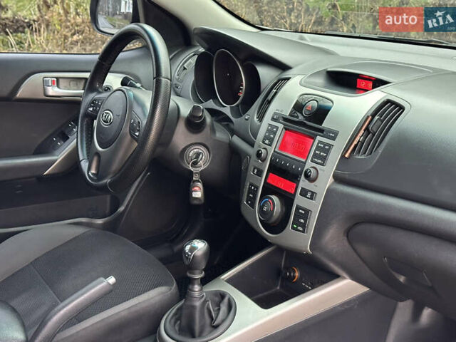Серый Киа Черато, объемом двигателя 2 л и пробегом 178 тыс. км за 6450 $, фото 15 на Automoto.ua