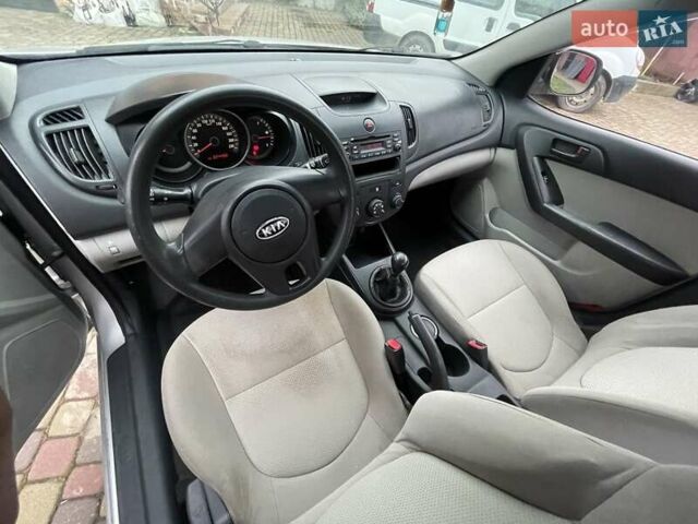 Серый Киа Черато, объемом двигателя 1.6 л и пробегом 224 тыс. км за 5400 $, фото 10 на Automoto.ua