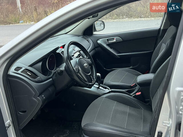 Серый Киа Черато, объемом двигателя 1.6 л и пробегом 188 тыс. км за 6999 $, фото 30 на Automoto.ua