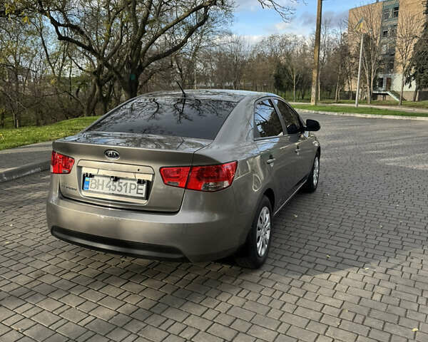 Сірий Кіа Черато, об'ємом двигуна 1.6 л та пробігом 104 тис. км за 7800 $, фото 2 на Automoto.ua