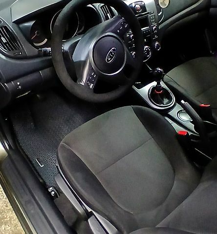 Серый Киа Черато, объемом двигателя 2 л и пробегом 250 тыс. км за 7200 $, фото 5 на Automoto.ua