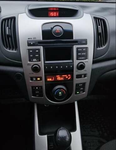 Серый Киа Черато, объемом двигателя 1.59 л и пробегом 117 тыс. км за 7777 $, фото 2 на Automoto.ua