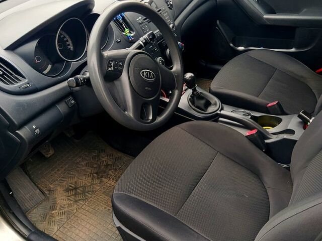 Сірий Кіа Черато, об'ємом двигуна 1.6 л та пробігом 197 тис. км за 6700 $, фото 11 на Automoto.ua