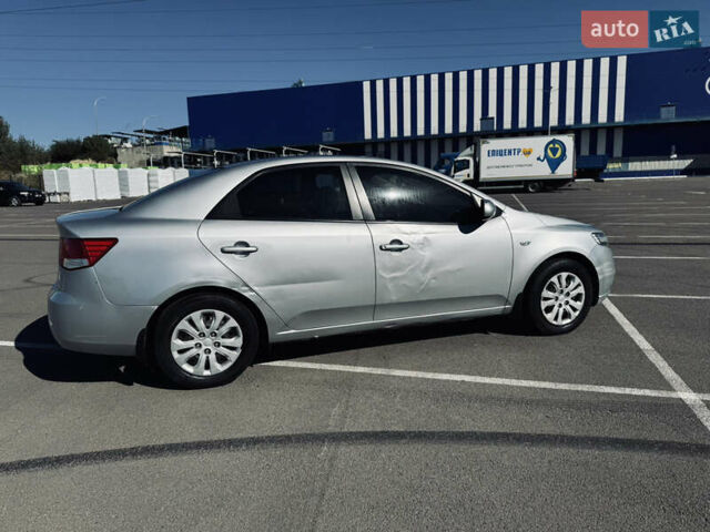 Сірий Кіа Черато, об'ємом двигуна 1.59 л та пробігом 243 тис. км за 4450 $, фото 6 на Automoto.ua