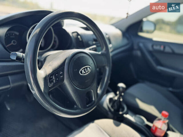 Сірий Кіа Черато, об'ємом двигуна 1.59 л та пробігом 243 тис. км за 4450 $, фото 8 на Automoto.ua