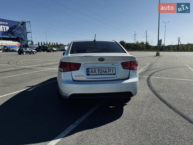 Сірий Кіа Черато, об'ємом двигуна 1.59 л та пробігом 243 тис. км за 4450 $, фото 4 на Automoto.ua