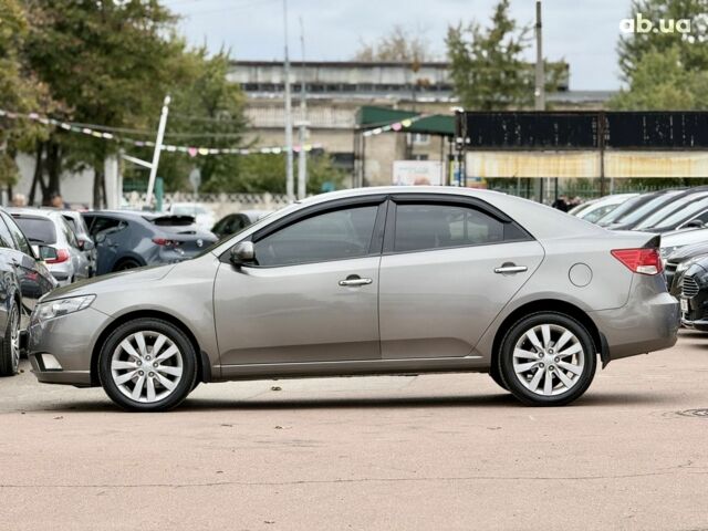 Серый Киа Черато, объемом двигателя 2 л и пробегом 170 тыс. км за 7900 $, фото 5 на Automoto.ua