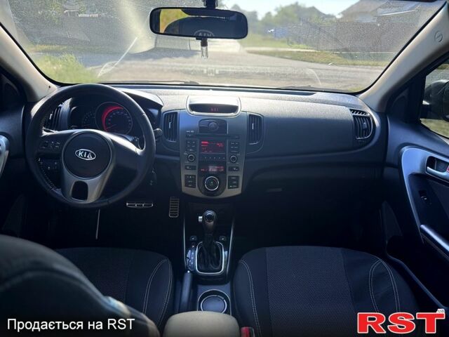 Киа Черато 2011 в Полтаве на Automoto.ua Серый Киа Черато, объемом двигателя 1.6 л и пробегом 144 тыс. км за 7500 $, фото 4 на Automoto.ua