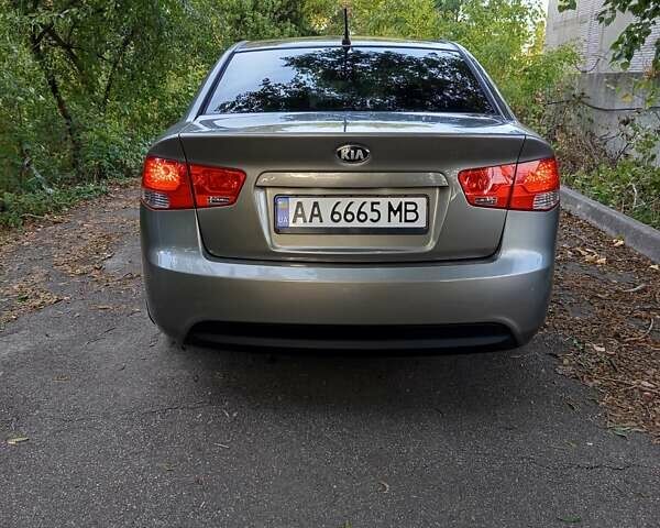 Серый Киа Черато, объемом двигателя 1.6 л и пробегом 138 тыс. км за 8200 $, фото 3 на Automoto.ua