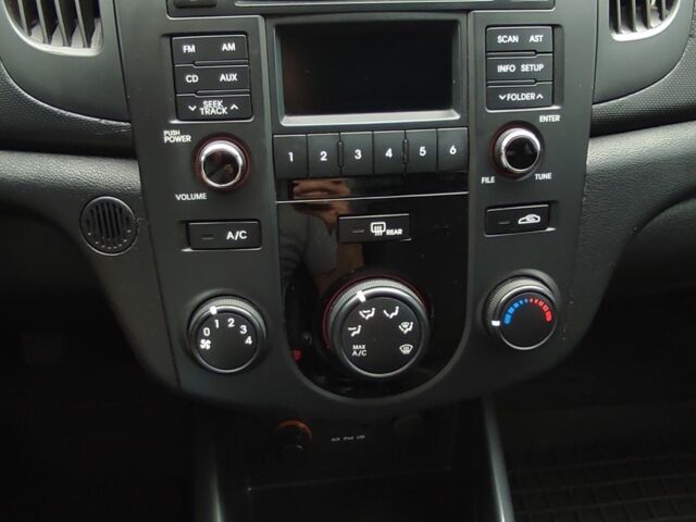 Серый Киа Черато, объемом двигателя 1.6 л и пробегом 88 тыс. км за 9000 $, фото 7 на Automoto.ua