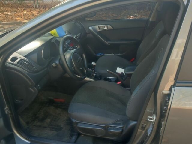 Серый Киа Черато, объемом двигателя 1.6 л и пробегом 218 тыс. км за 6800 $, фото 13 на Automoto.ua