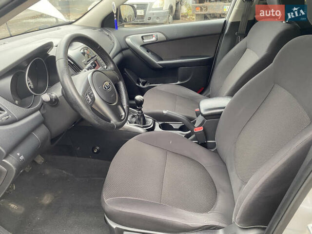 Сірий Кіа Черато, об'ємом двигуна 1.59 л та пробігом 169 тис. км за 7900 $, фото 9 на Automoto.ua