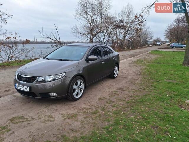 Сірий Кіа Черато, об'ємом двигуна 2 л та пробігом 165 тис. км за 7300 $, фото 3 на Automoto.ua