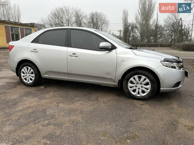 Серый Киа Черато, объемом двигателя 1.59 л и пробегом 99 тыс. км за 8400 $, фото 3 на Automoto.ua