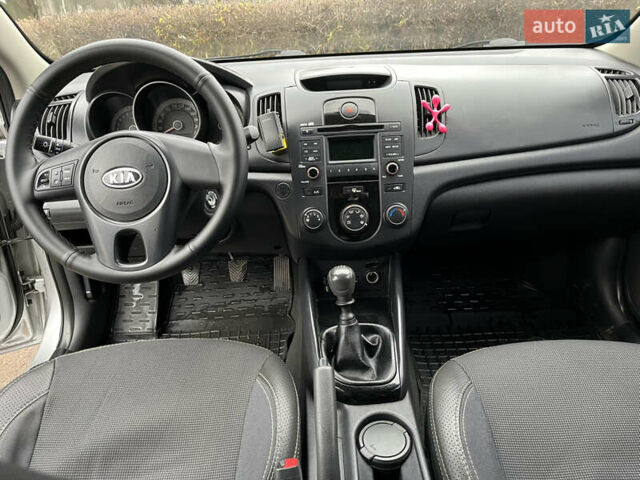 Серый Киа Черато, объемом двигателя 1.59 л и пробегом 99 тыс. км за 8400 $, фото 6 на Automoto.ua