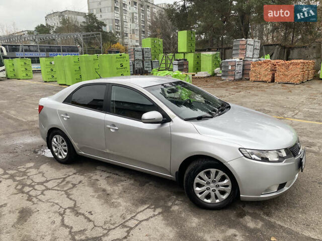 Сірий Кіа Черато, об'ємом двигуна 1.59 л та пробігом 169 тис. км за 7900 $, фото 3 на Automoto.ua