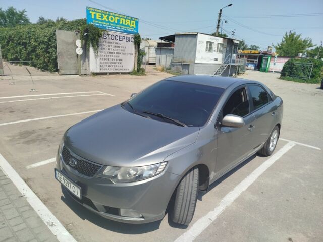 Киа Черато 2011 в Павлограде на Automoto.ua Серый Киа Черато, объемом двигателя 1.6 л и пробегом 215 тыс. км за 7000 $, фото 3 на Automoto.ua