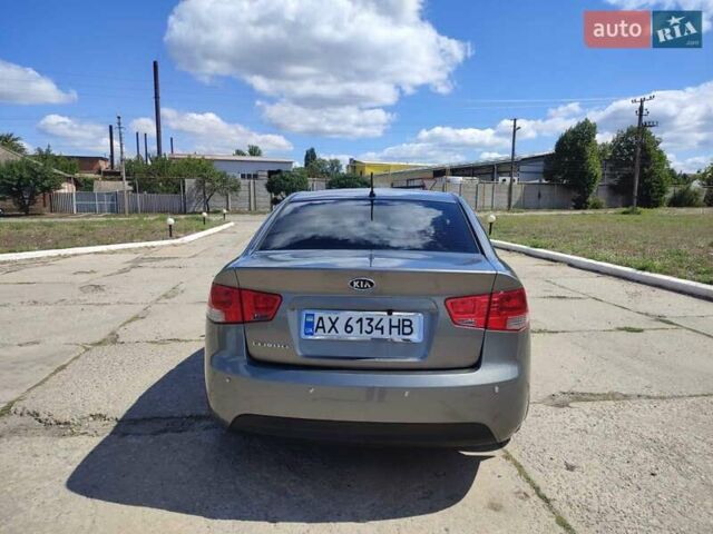 Серый Киа Черато, объемом двигателя 1.59 л и пробегом 96 тыс. км за 7400 $, фото 2 на Automoto.ua