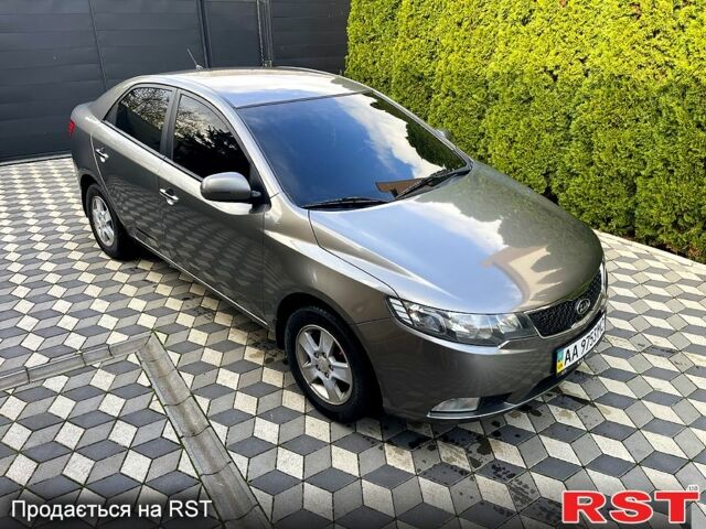 Серый Киа Черато, объемом двигателя 2 л и пробегом 190 тыс. км за 7300 $, фото 6 на Automoto.ua