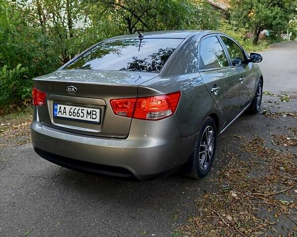 Серый Киа Черато, объемом двигателя 1.6 л и пробегом 138 тыс. км за 8200 $, фото 4 на Automoto.ua