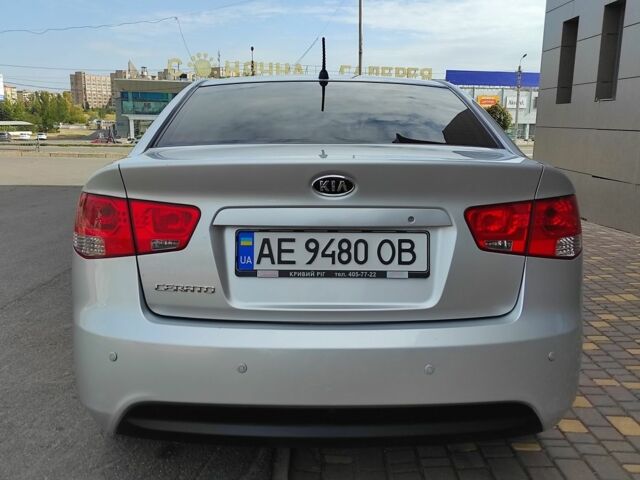 Серый Киа Черато, объемом двигателя 1.6 л и пробегом 88 тыс. км за 9000 $, фото 2 на Automoto.ua
