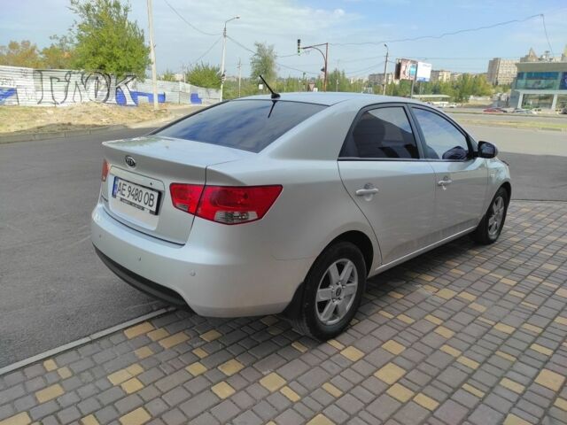 Серый Киа Черато, объемом двигателя 1.6 л и пробегом 88 тыс. км за 9000 $, фото 3 на Automoto.ua