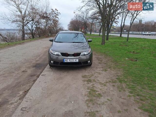 Сірий Кіа Черато, об'ємом двигуна 2 л та пробігом 165 тис. км за 7300 $, фото 4 на Automoto.ua