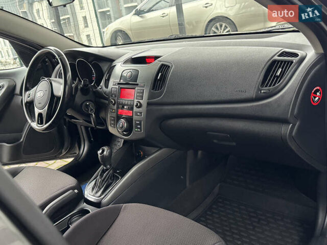 Серый Киа Черато, объемом двигателя 1.6 л и пробегом 141 тыс. км за 9800 $, фото 48 на Automoto.ua