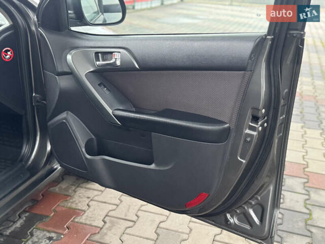 Серый Киа Черато, объемом двигателя 1.6 л и пробегом 141 тыс. км за 9800 $, фото 57 на Automoto.ua