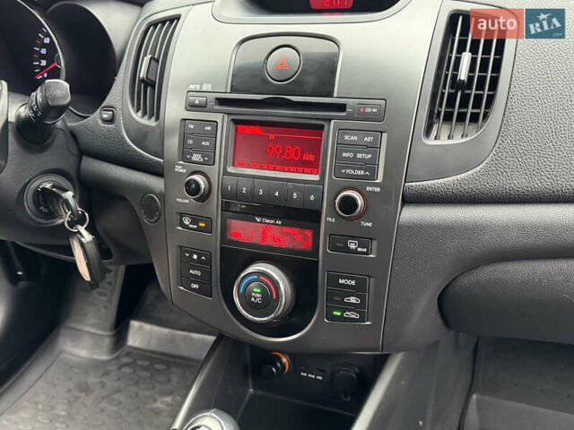 Серый Киа Черато, объемом двигателя 1.6 л и пробегом 141 тыс. км за 9800 $, фото 37 на Automoto.ua