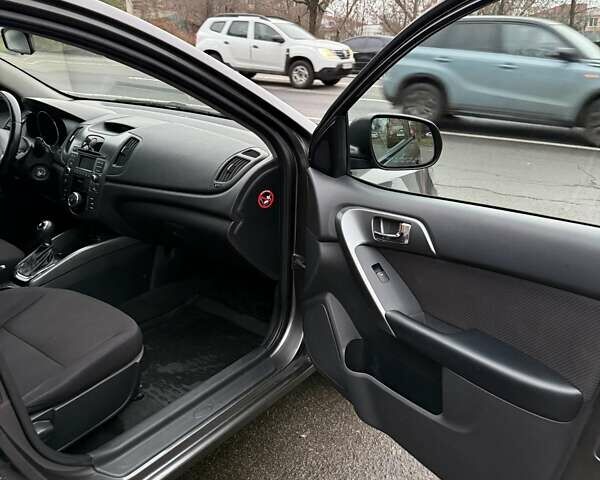 Серый Киа Черато, объемом двигателя 1.59 л и пробегом 141 тыс. км за 9600 $, фото 15 на Automoto.ua