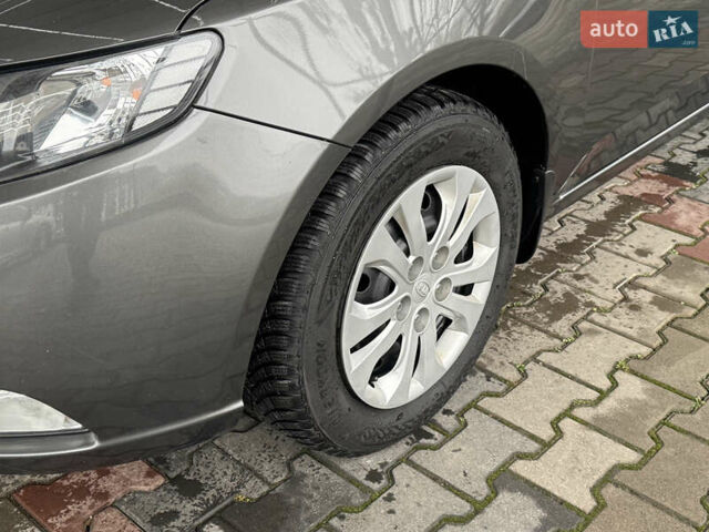 Серый Киа Черато, объемом двигателя 1.6 л и пробегом 141 тыс. км за 9800 $, фото 31 на Automoto.ua