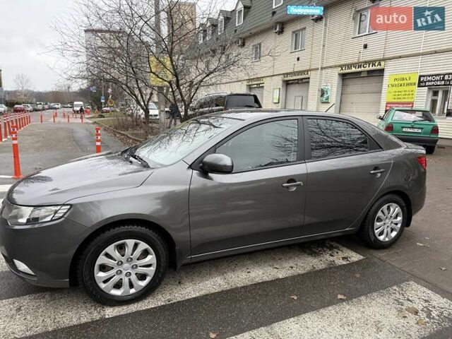 Серый Киа Черато, объемом двигателя 1.59 л и пробегом 141 тыс. км за 9600 $, фото 3 на Automoto.ua