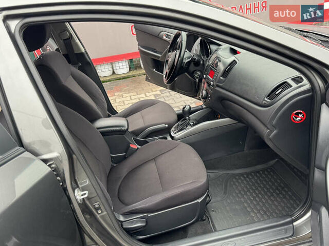 Серый Киа Черато, объемом двигателя 1.6 л и пробегом 141 тыс. км за 9800 $, фото 43 на Automoto.ua