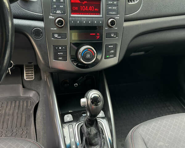 Киа Черато 2012 в Каменское - Днепродзержинск на Automoto.ua Серый Киа Черато, объемом двигателя 2 л и пробегом 172 тыс. км за 7500 $, фото 25 на Automoto.ua