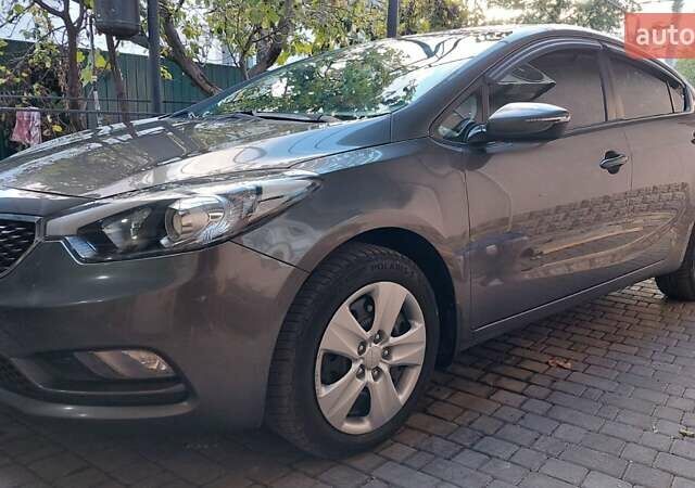 Серый Киа Черато, объемом двигателя 1.59 л и пробегом 170 тыс. км за 8900 $, фото 2 на Automoto.ua