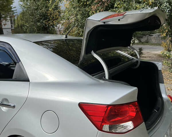 Киа Черато 2012 в Каменское - Днепродзержинск на Automoto.ua Серый Киа Черато, объемом двигателя 2 л и пробегом 172 тыс. км за 7500 $, фото 19 на Automoto.ua