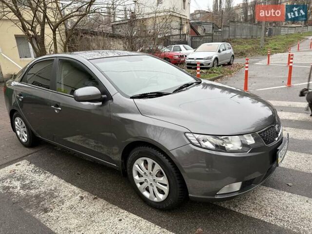 Серый Киа Черато, объемом двигателя 1.59 л и пробегом 141 тыс. км за 9600 $, фото 7 на Automoto.ua