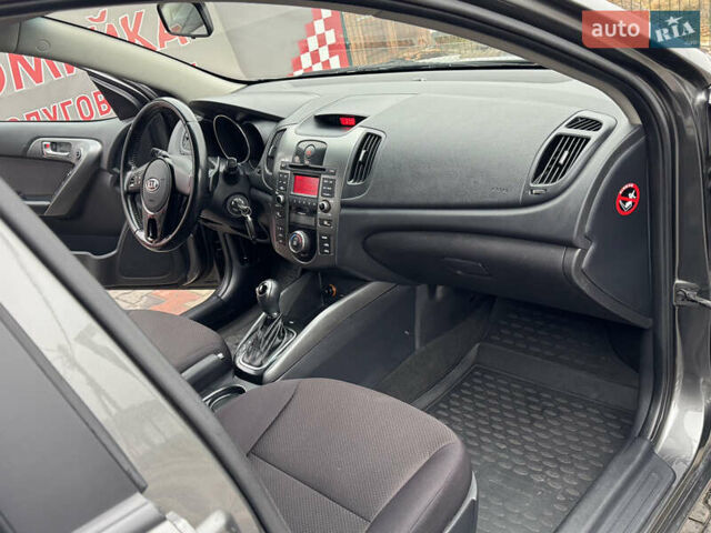 Серый Киа Черато, объемом двигателя 1.6 л и пробегом 141 тыс. км за 9800 $, фото 42 на Automoto.ua