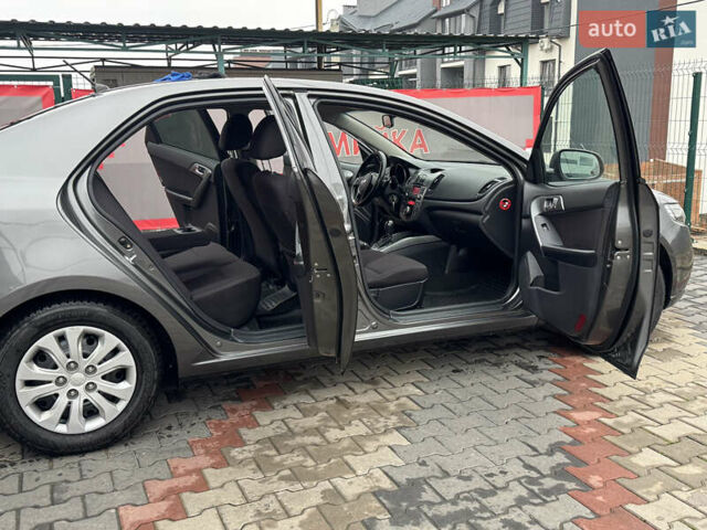 Серый Киа Черато, объемом двигателя 1.6 л и пробегом 141 тыс. км за 9800 $, фото 66 на Automoto.ua