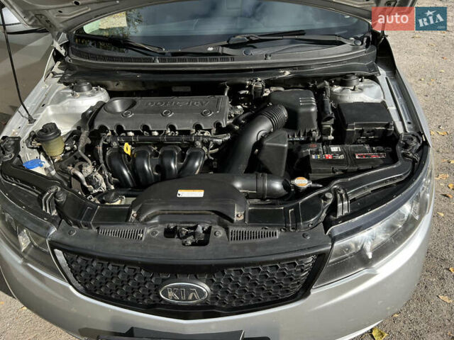 Киа Черато 2012 в Каменское - Днепродзержинск на Automoto.ua Серый Киа Черато, объемом двигателя 2 л и пробегом 172 тыс. км за 7500 $, фото 20 на Automoto.ua