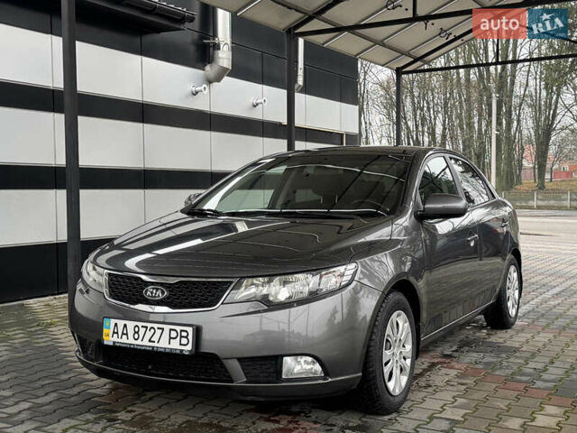 Серый Киа Черато, объемом двигателя 1.6 л и пробегом 141 тыс. км за 9800 $, фото 5 на Automoto.ua