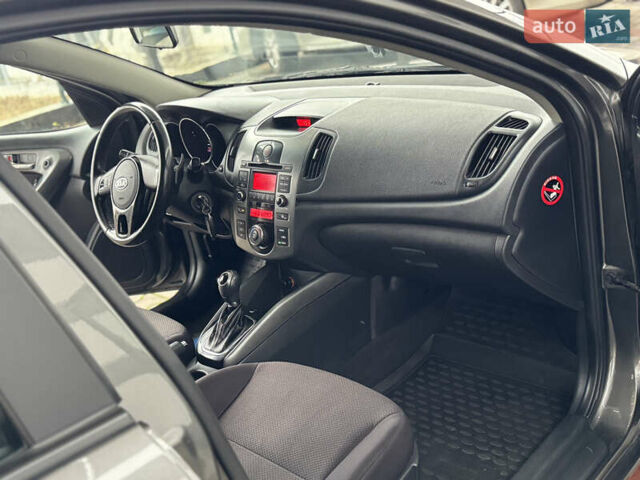 Серый Киа Черато, объемом двигателя 1.6 л и пробегом 141 тыс. км за 9800 $, фото 56 на Automoto.ua