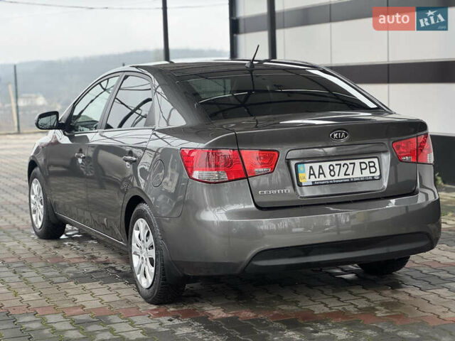 Серый Киа Черато, объемом двигателя 1.6 л и пробегом 141 тыс. км за 9800 $, фото 3 на Automoto.ua