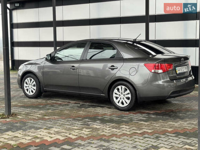 Серый Киа Черато, объемом двигателя 1.6 л и пробегом 141 тыс. км за 9800 $, фото 4 на Automoto.ua