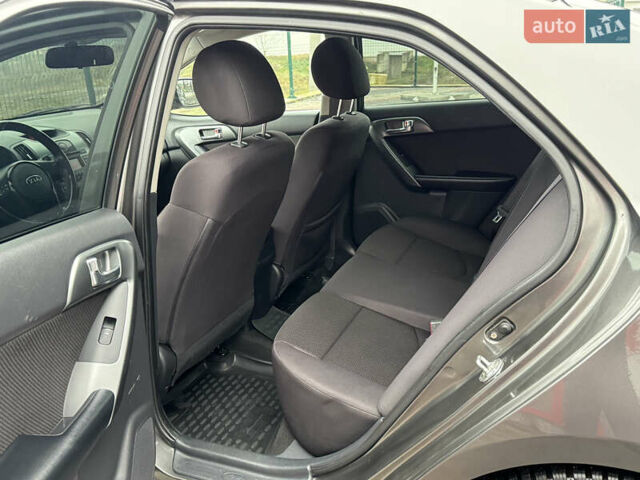 Серый Киа Черато, объемом двигателя 1.6 л и пробегом 141 тыс. км за 9800 $, фото 59 на Automoto.ua