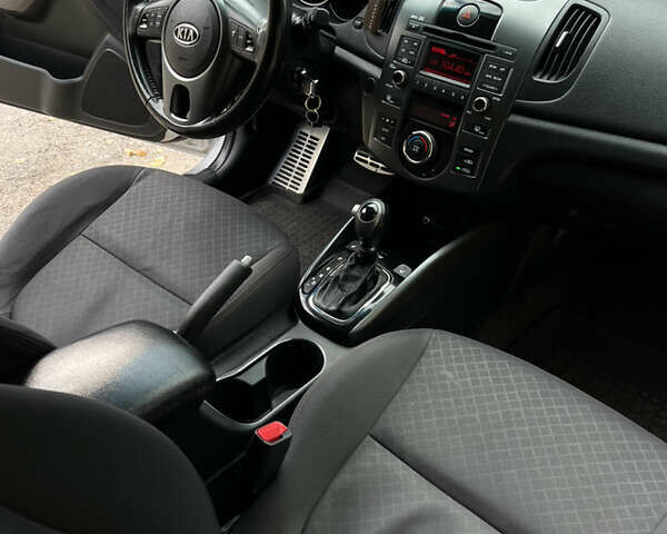 Киа Черато 2012 в Каменское - Днепродзержинск на Automoto.ua Серый Киа Черато, объемом двигателя 2 л и пробегом 172 тыс. км за 7500 $, фото 14 на Automoto.ua